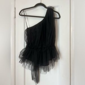 Off the shoulder tool, sexy top zips on the side